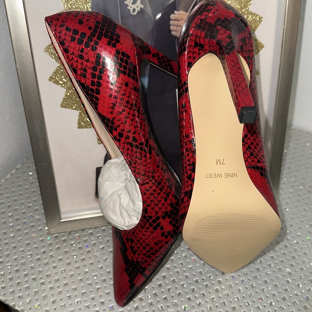 Nine West Red Faux Snake Skin Pump, NWOB - Picture 3 of 4